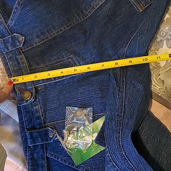 NWT Cropped Jeans ❤ - Picture 6 of 8